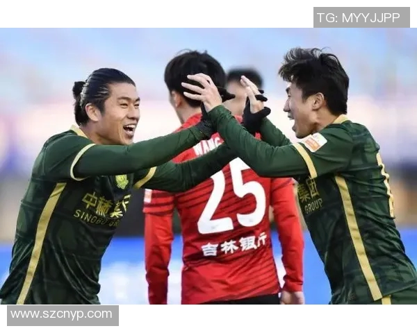 足球明星与女记者的浪漫故事揭示了体育与爱情的交织与挑战