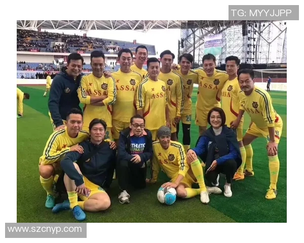 与足球明星亲密合影的瞬间记录我的足球梦想与热情 与足球明星亲密合影的瞬间记录我的足球梦想与热情