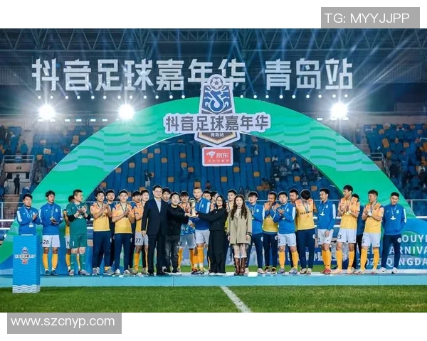 足球明星的技艺揭秘：他们如何在赛场上展现卓越的球技与团队合作